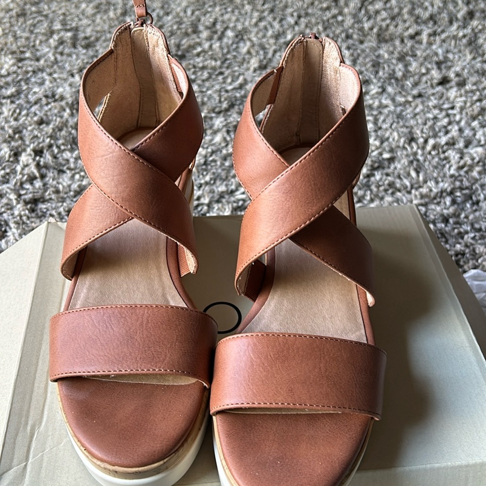 Women’s wedge sandals